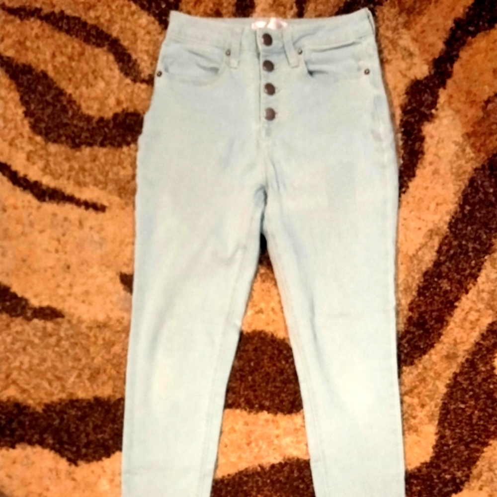 No Boundaries light colored jeans